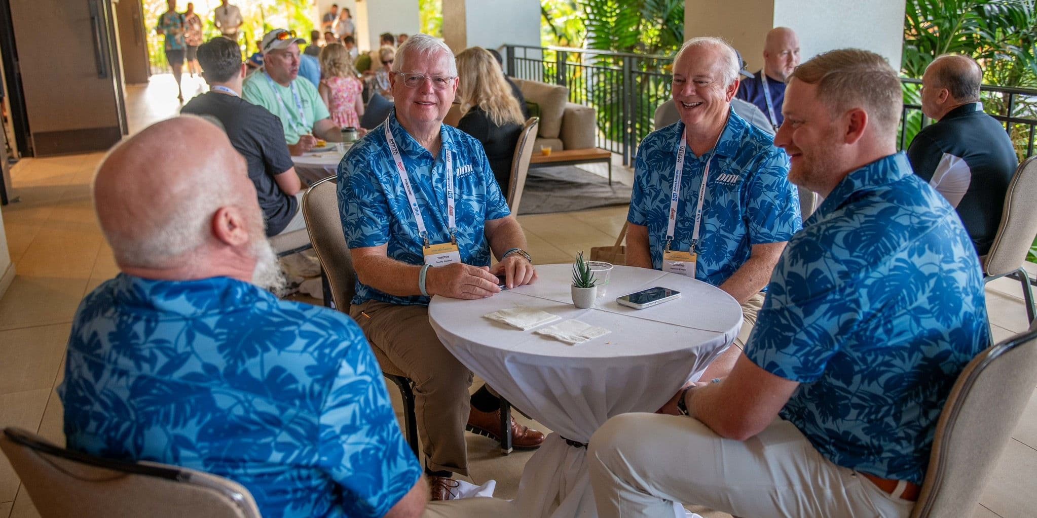 SMACNA convention attendees in a peer networking conversation at a prior edition.