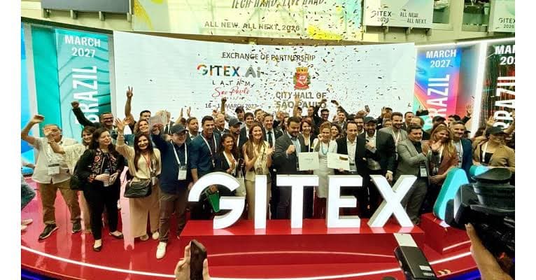 Delegates celebrating a GITEX AI LATAM partnership signing with São Paulo City Hall at the GITEX letter sign