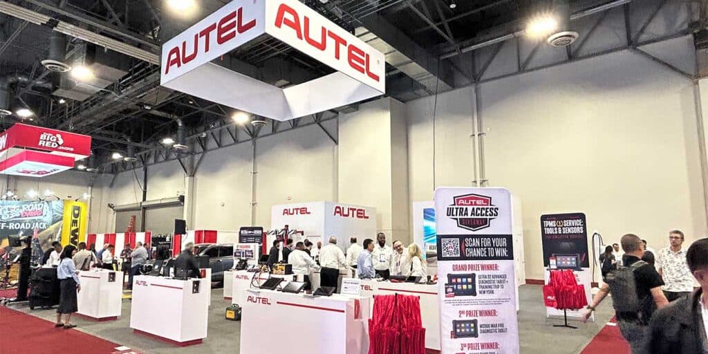 Autel equipment display and attendees on the AAPEX 2025 floor