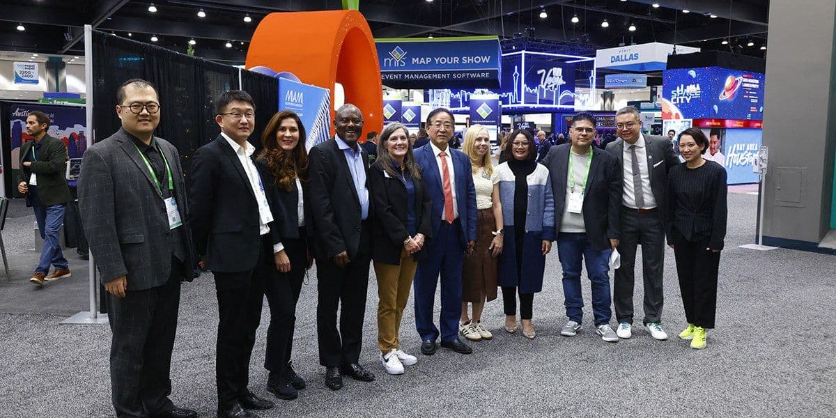 Delegates on the Expo! Expo! exhibit floor, 2024 edition.